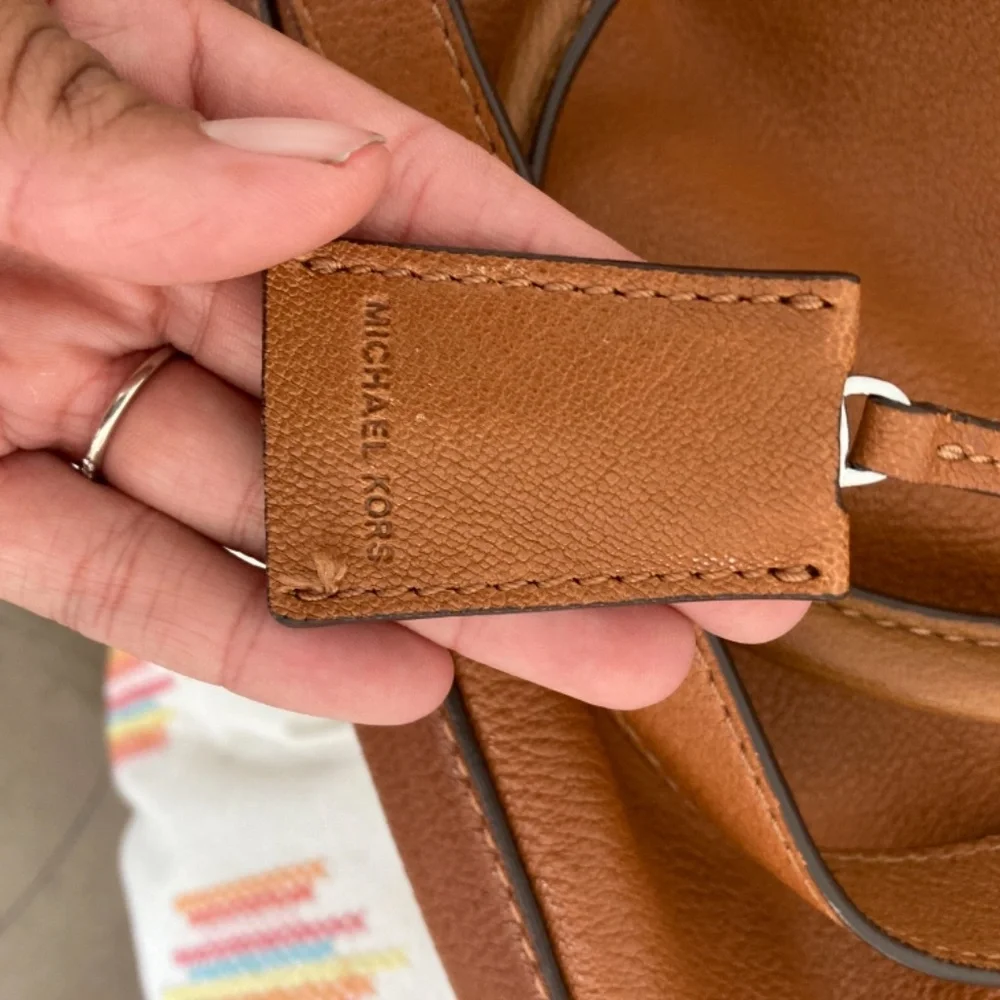 Michael Kors large purse - Picture 4 of 10